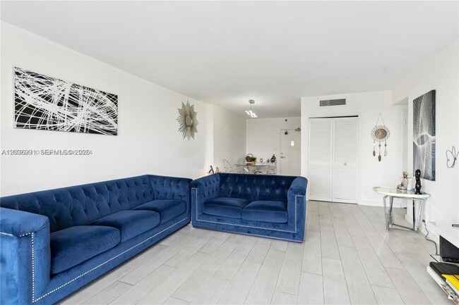 Photo - 1000 West Ave Unidad 307