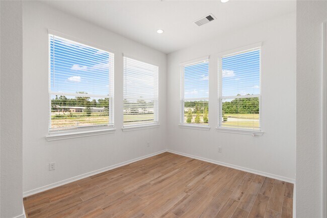 Photo - 611 Silver Pear Ct