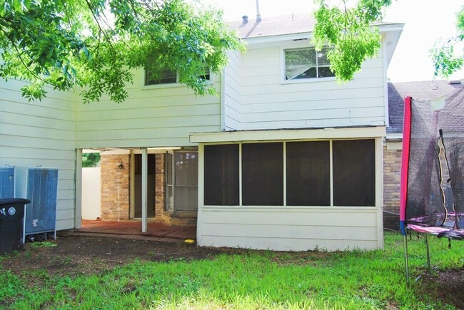 Photo - 2127 Woodland Springs St