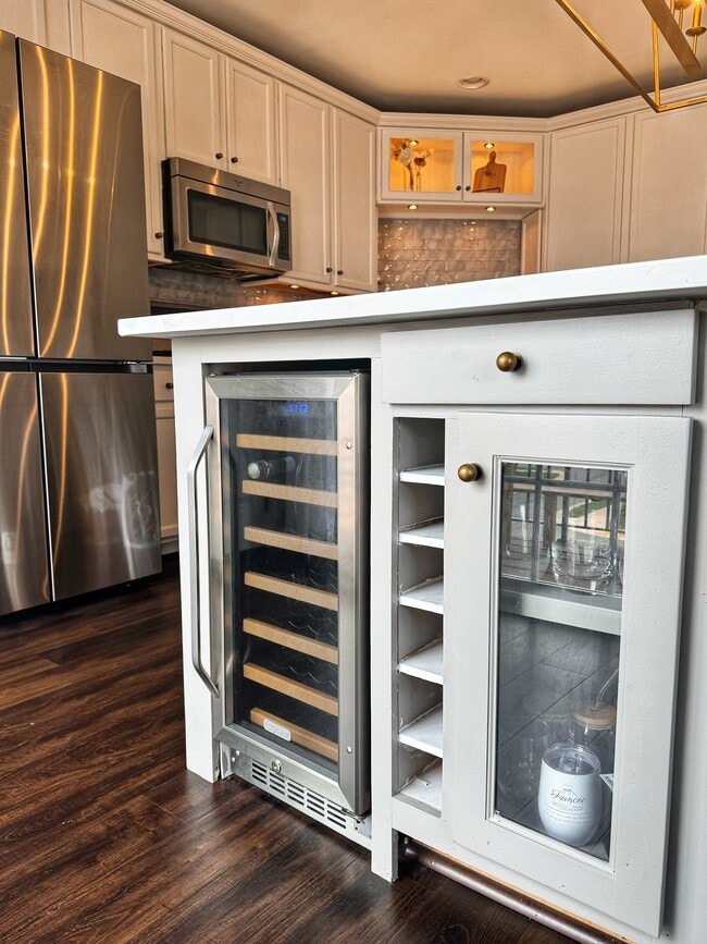 Wine Fridge - 22795 Settlers Trail Ter