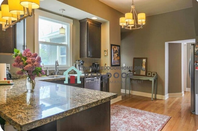 Photo - 400 6th Ave N