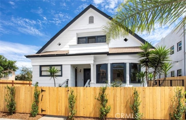 Photo - 522 E 5th St