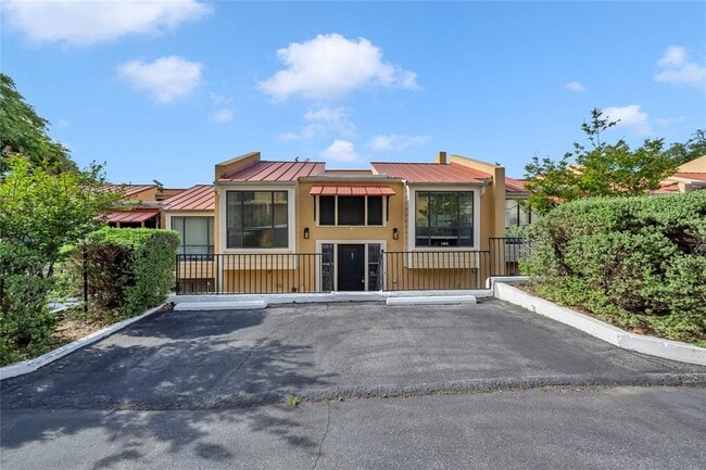 Photo - 402 Hi Stirrup Unit E2