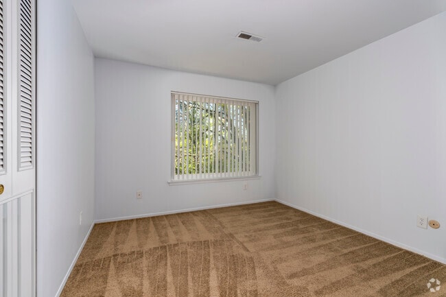 2BR, 1BA - 882SF - Bedroom