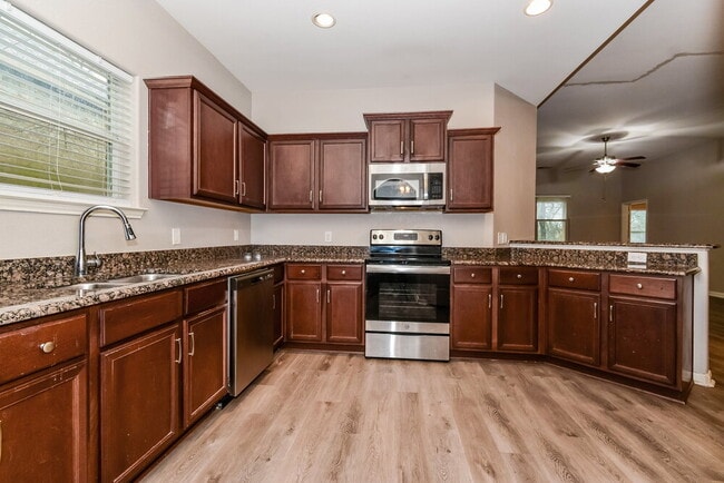 Photo - 1613 Mesquite Ln