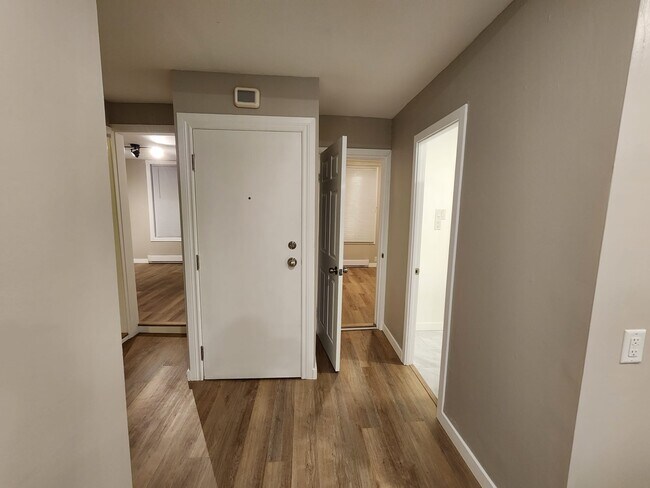 Photo - 233 Hector-Hotte Wy Unit 2