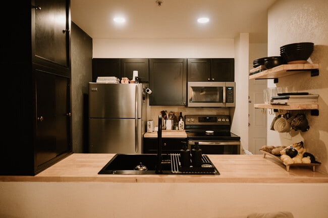 Photo - 444 S Kittredge St Unidad 100