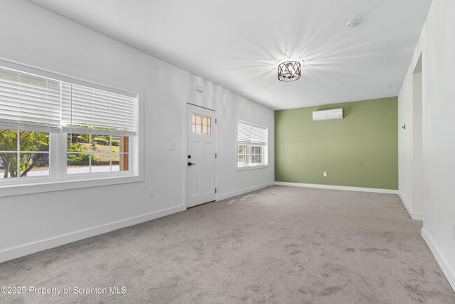 Photo - 123 N State St