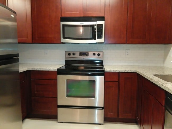 Building Photo - 5000 NW Village Park Dr Unit B115