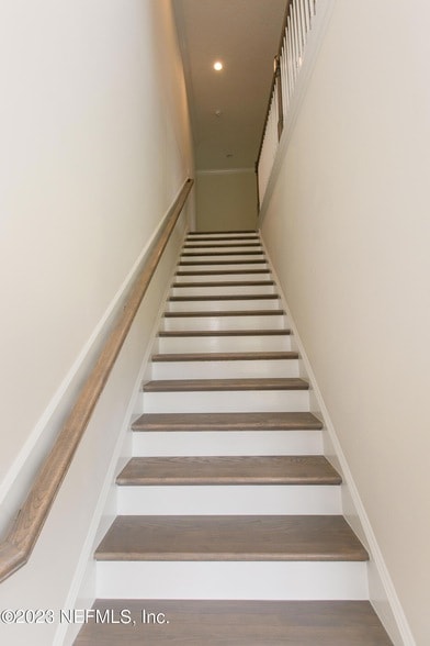 Photo - 136 Oyster Bay Way