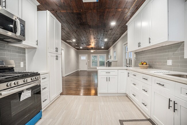 Building Photo - 7449 Walker St