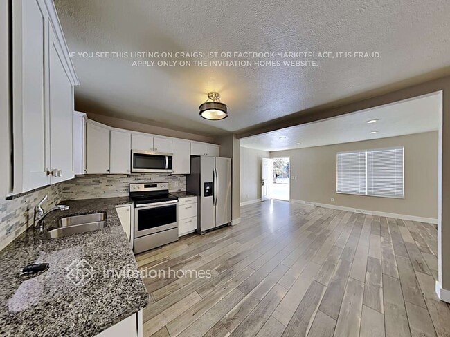 Photo - 10631 Queen St