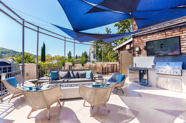 Outdoor resident entertainment lounge