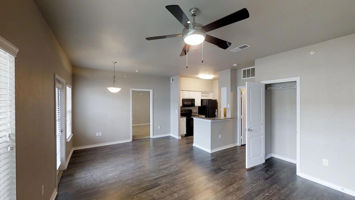 Photo - Stoneleigh Centerton Apartments