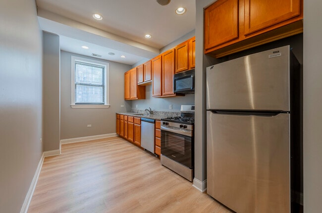 Photo - 2034 W Arthur Ave Unit G