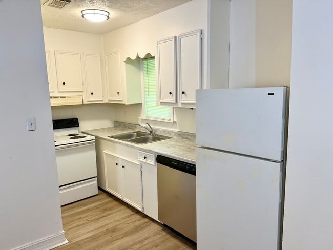 1 Bed/1 Bath for Rent Near Downtown Brandon! - 1 Bed/1 Bath for Rent Near Downtown Brandon! House