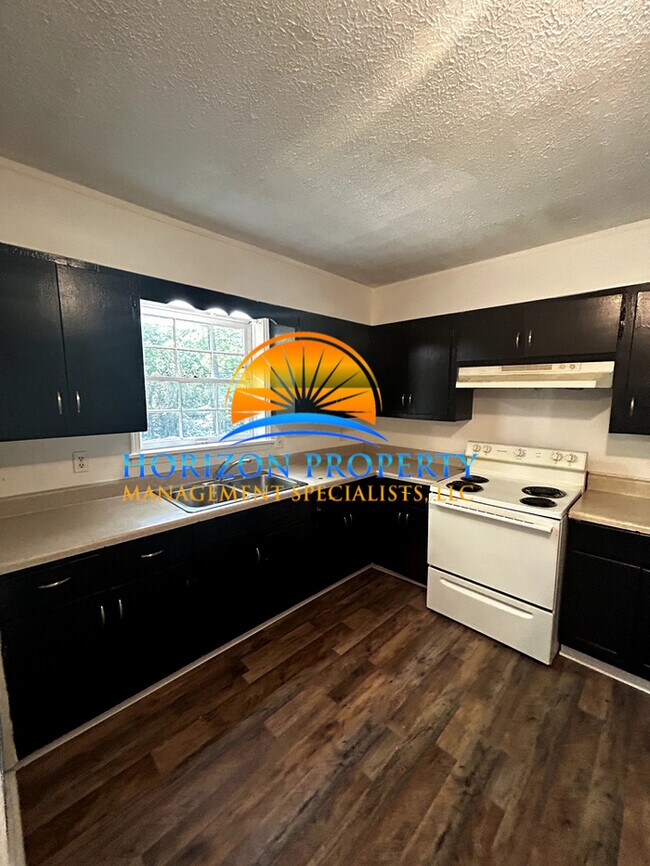 Photo - 2727 Clayton Dr NW