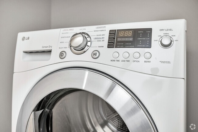 1BR, 1BA - 563SF - Harvard - Laundry