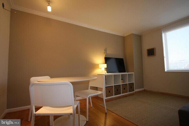Photo - 2030 F St NW Unidad 407