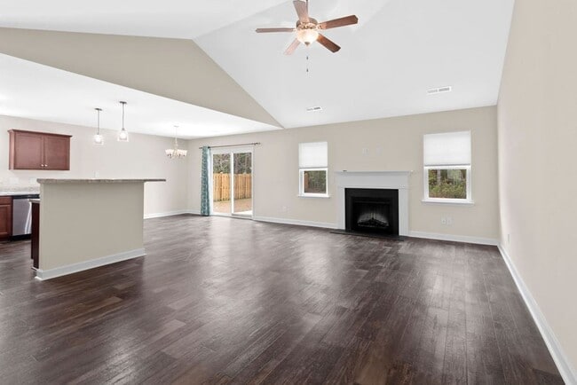 Photo - Minutes to Back Gate & Beaches!