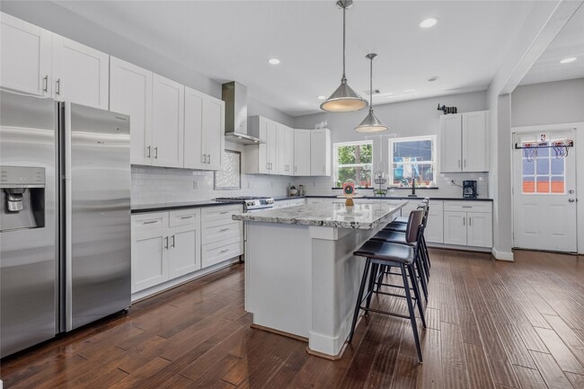 Photo - 704 Vincent St