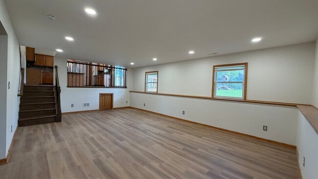 Photo - 6387 Amanda Dr