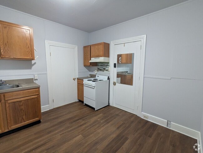 Building Photo - 263 E Chestnut St Rental