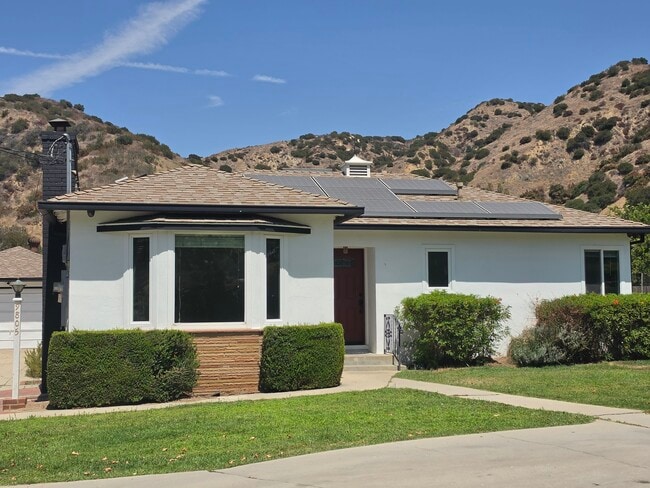Building Photo - 9805 La Tuna Canyon Rd