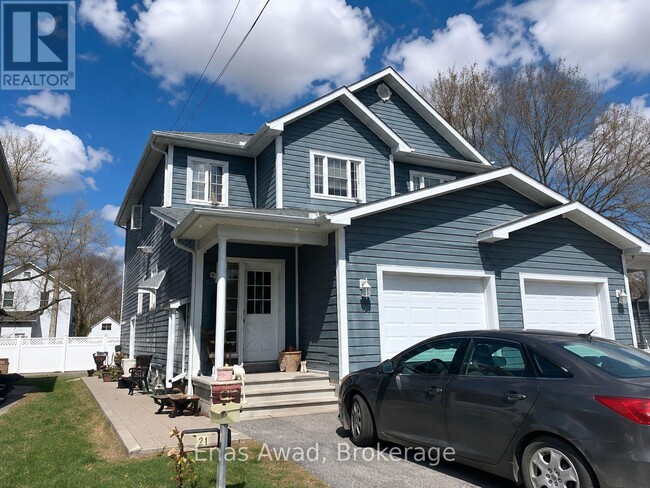 Photo - 102 Mill St