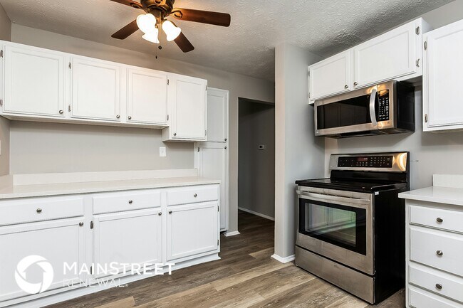 Photo - 2535 Stonington Ave