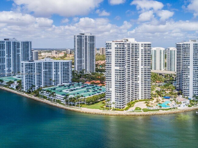 Photo - 19101 NE 36th Pl Unidad 2509