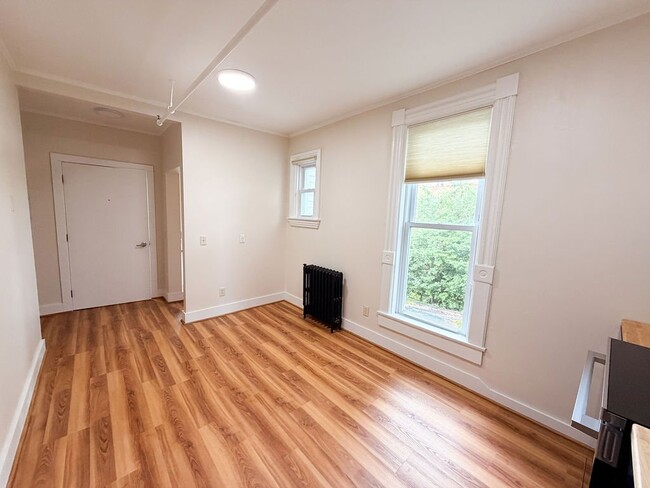 40 E Main St Unit B