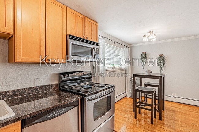 Building Photo - 1151 Marion St Unit Apt 104