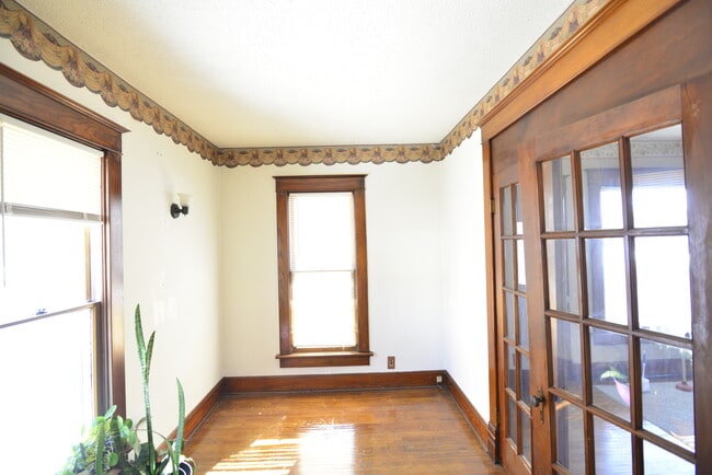 Photo - 123 E Columbus St Unidad Downstairs