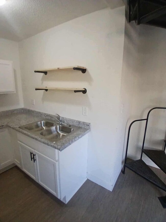 Building Photo - 901 Virginia St Unit 5