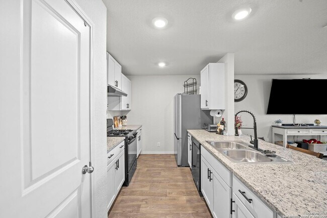 Photo - 923 Empress Brilliant Casa