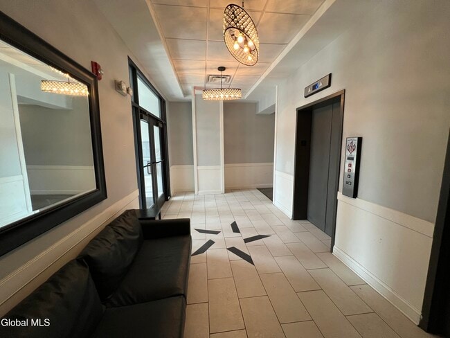 Photo - 733 Broadway Unidad 102