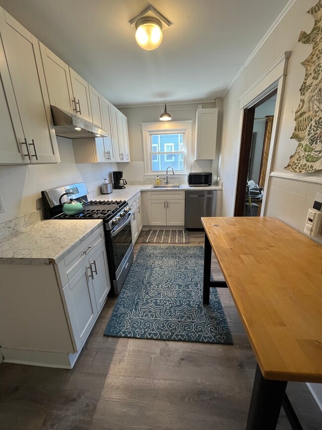 Photo - 868 Broadway Unidad Move in Ready 1 Bedroom