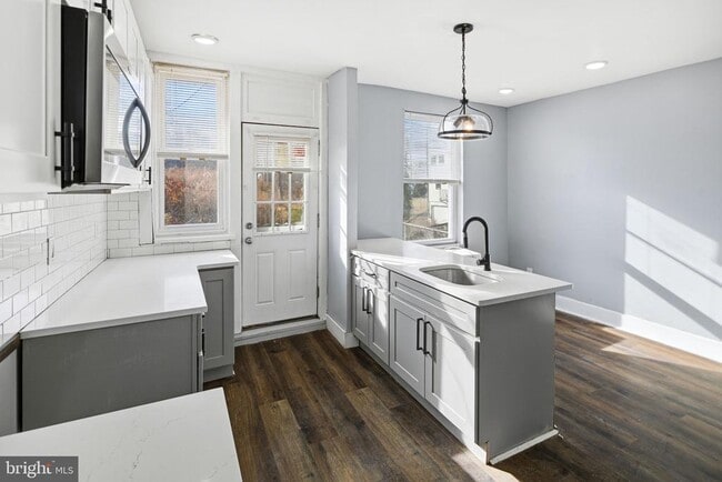 Photo - 6520 Ross St