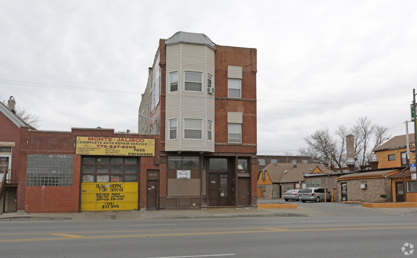 Photo - 3613 S Archer Ave Apartments