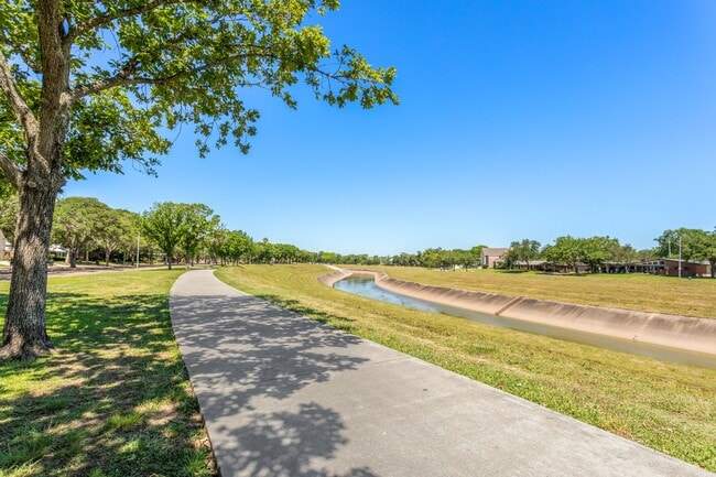 Building Photo - 3601 Murworth Dr Unit 6A