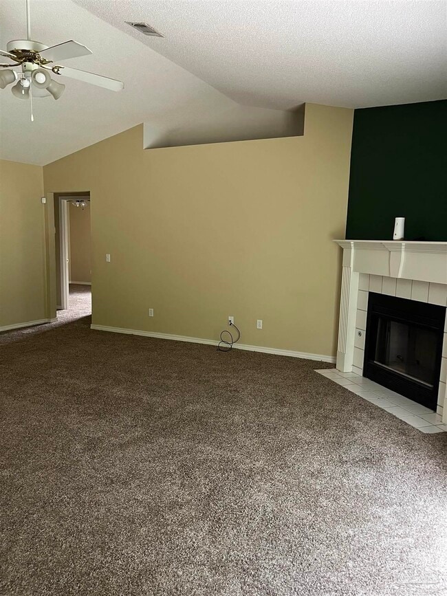 571 Riola Pl