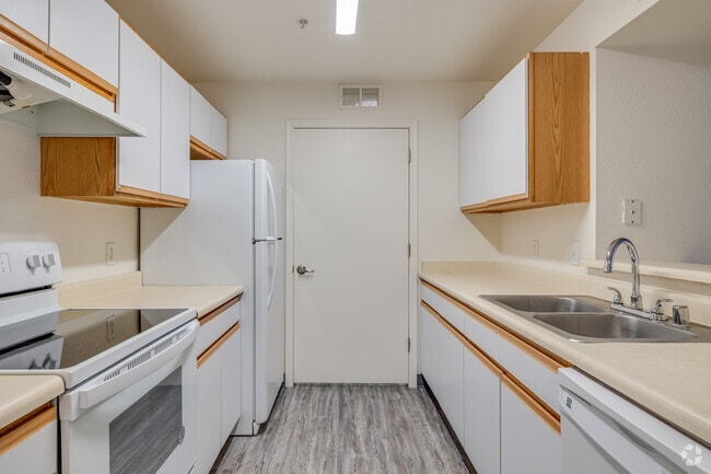 3BR, 2BA - 1,140SF