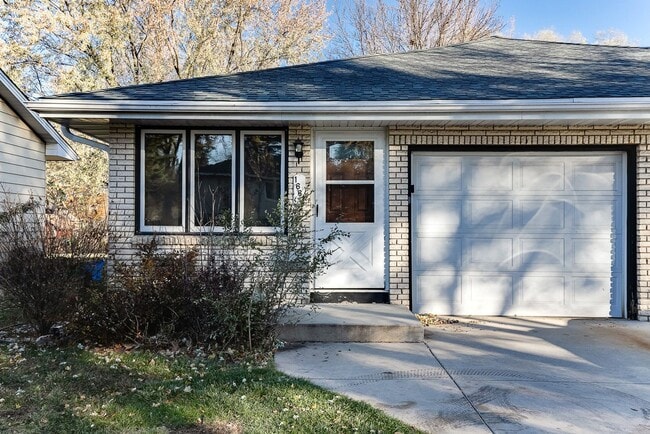 Photo - 1663-1665 Leone Unit 1663