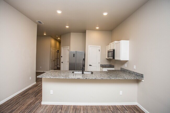 Photo - Modern 3/2/1 Duplex! Apartamento