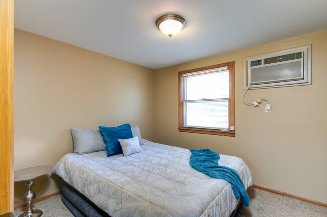 Photo - 1941 College Heights Road