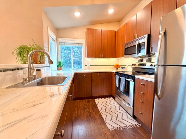 Kitchen - 16101 Bothell Everett Hwy Unit F302