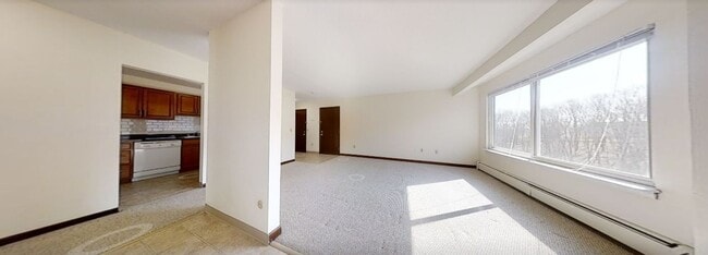Building Photo - 12-380 Sunderland Rd, #12