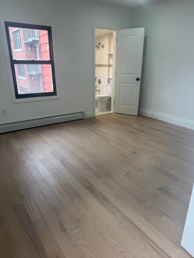 125 Ainslie St Unit 2