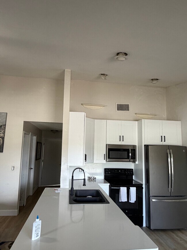 Photo - 1525 Kestrel Way